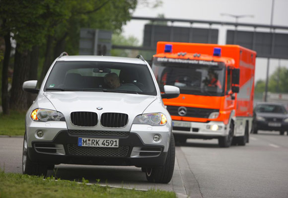 bmw-x5-passout-emergency-580